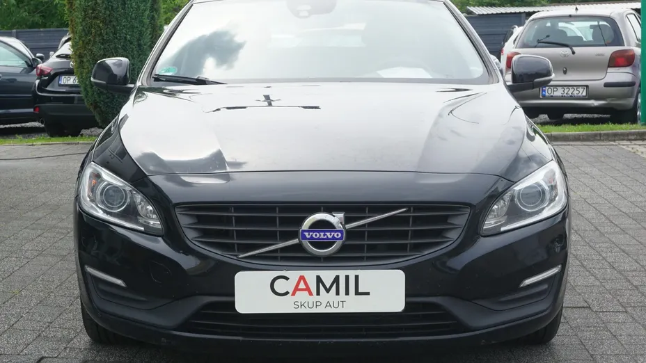 VOLVO V60 -