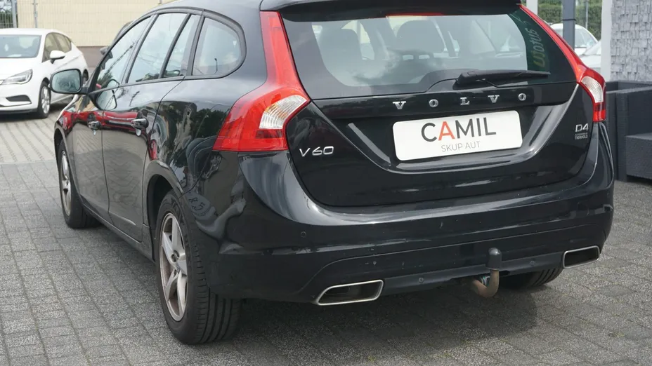 VOLVO V60 -