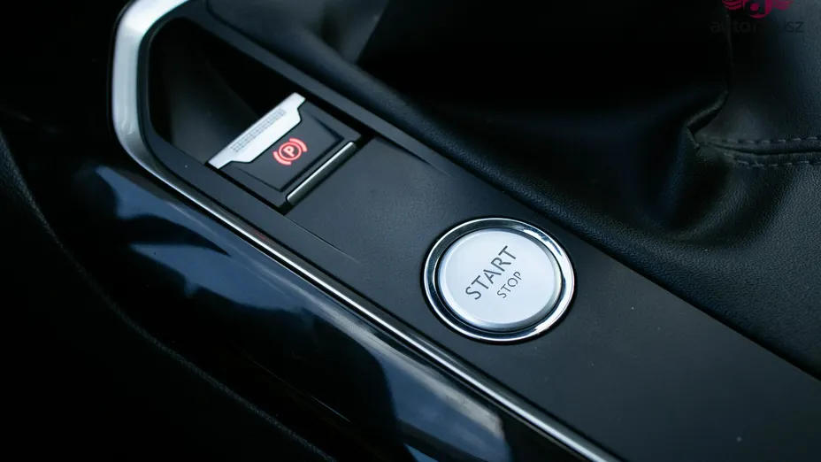 PEUGEOT 3008 -