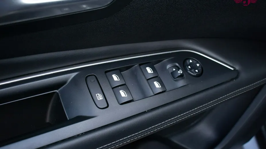 PEUGEOT 3008 -