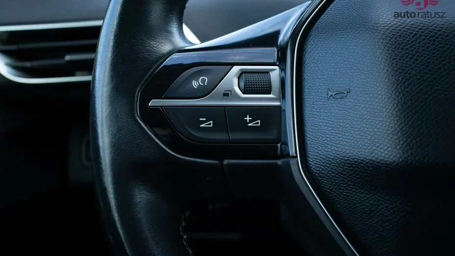 PEUGEOT 3008 -