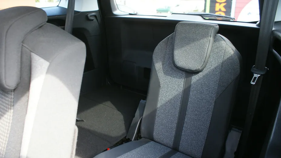 PEUGEOT 5008 -
