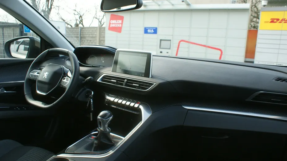 PEUGEOT 5008 -