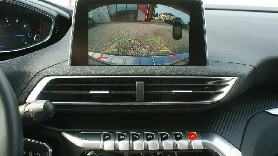 PEUGEOT 5008 -