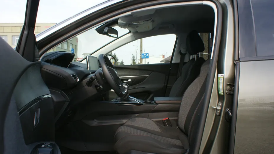 PEUGEOT 5008 -