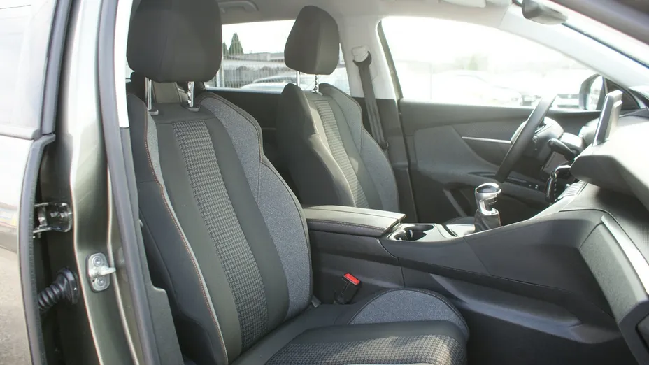 PEUGEOT 5008 -