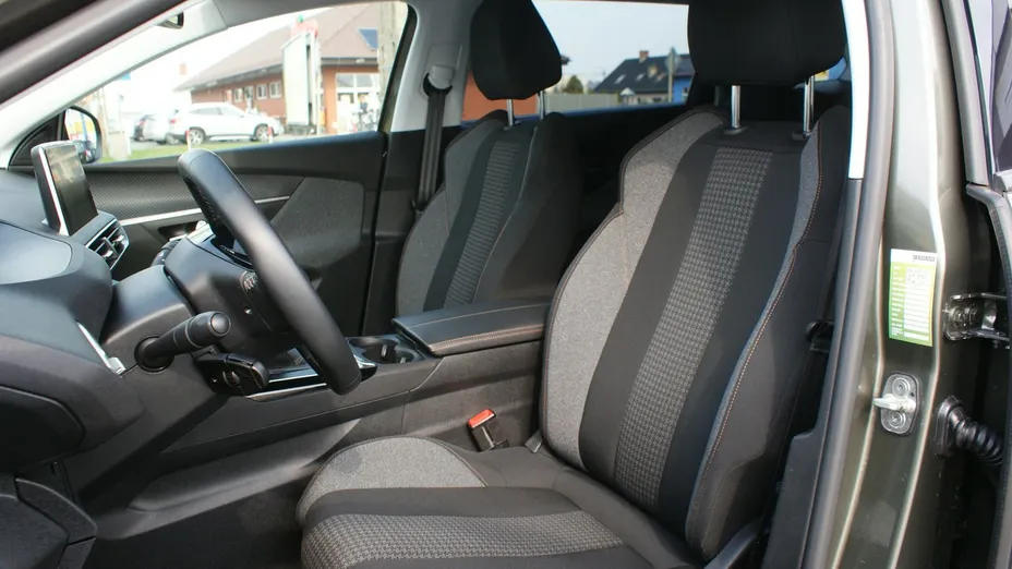 PEUGEOT 5008 -