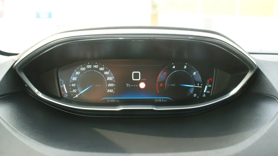 PEUGEOT 5008 -