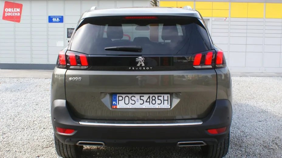 PEUGEOT 5008 -
