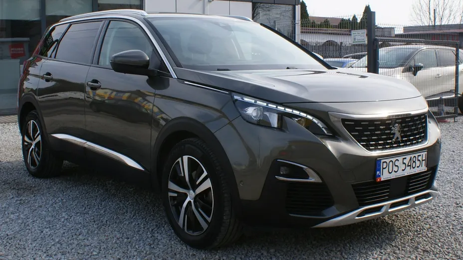 PEUGEOT 5008 -