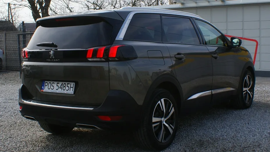 PEUGEOT 5008 -