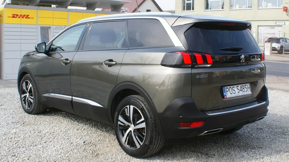 PEUGEOT 5008 -