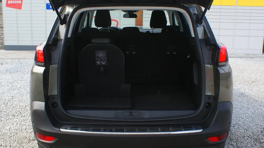 PEUGEOT 5008 -