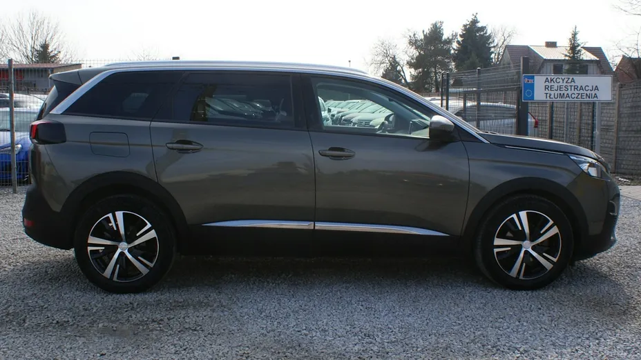 PEUGEOT 5008 -