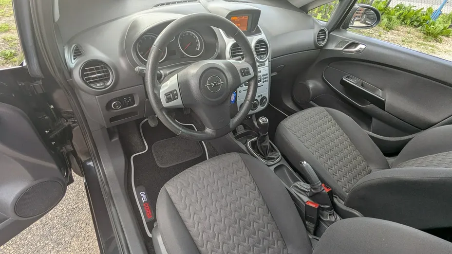 OPEL Corsa -