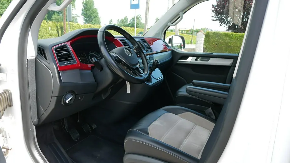 VOLKSWAGEN Multivan -