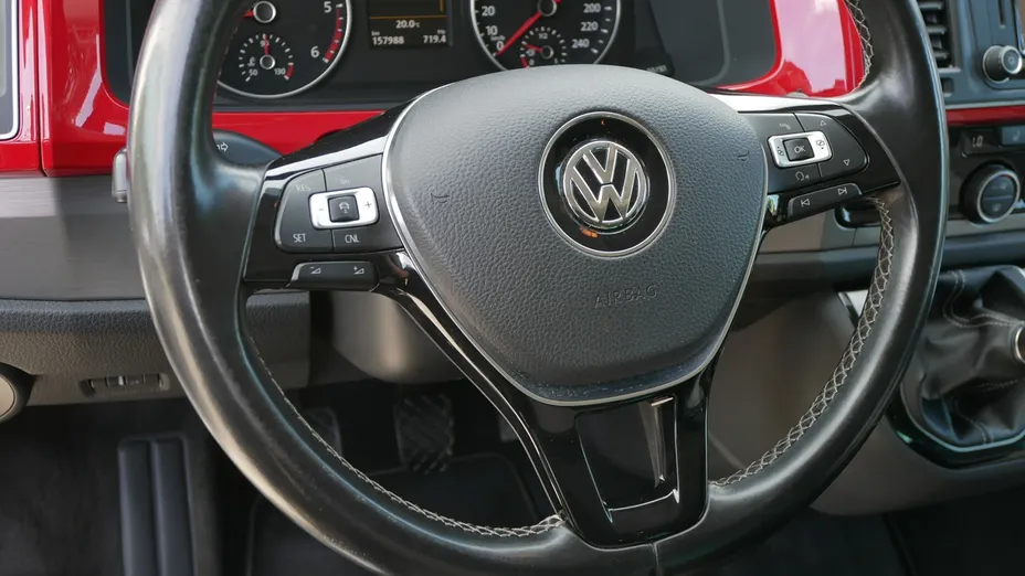 VOLKSWAGEN Multivan -