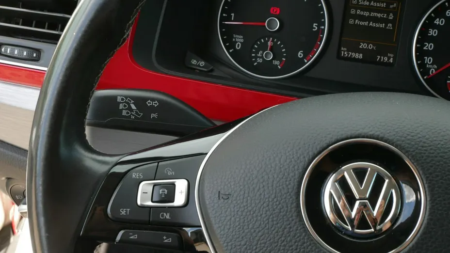 VOLKSWAGEN Multivan -