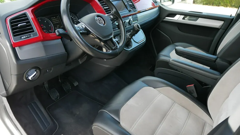 VOLKSWAGEN Multivan -