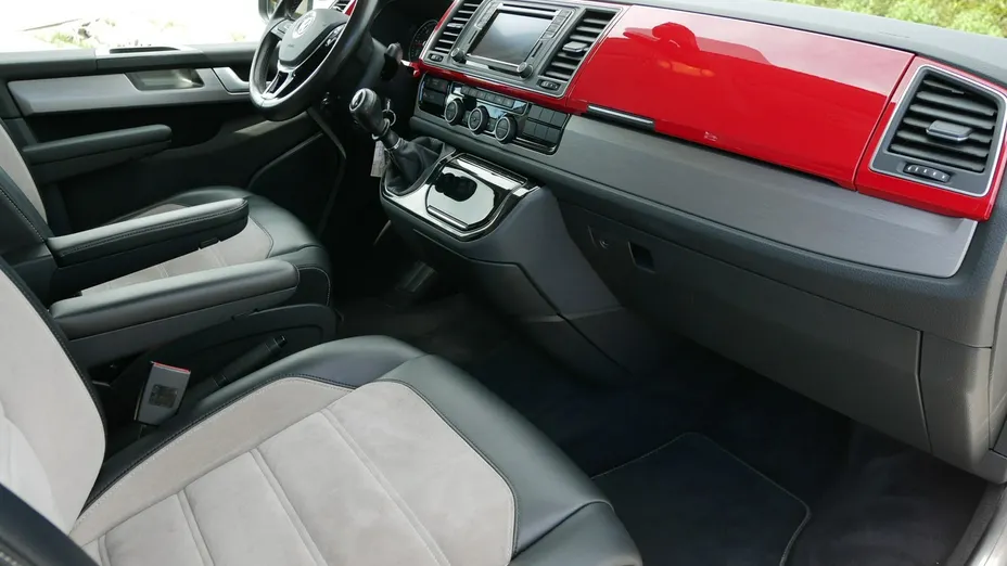 VOLKSWAGEN Multivan -