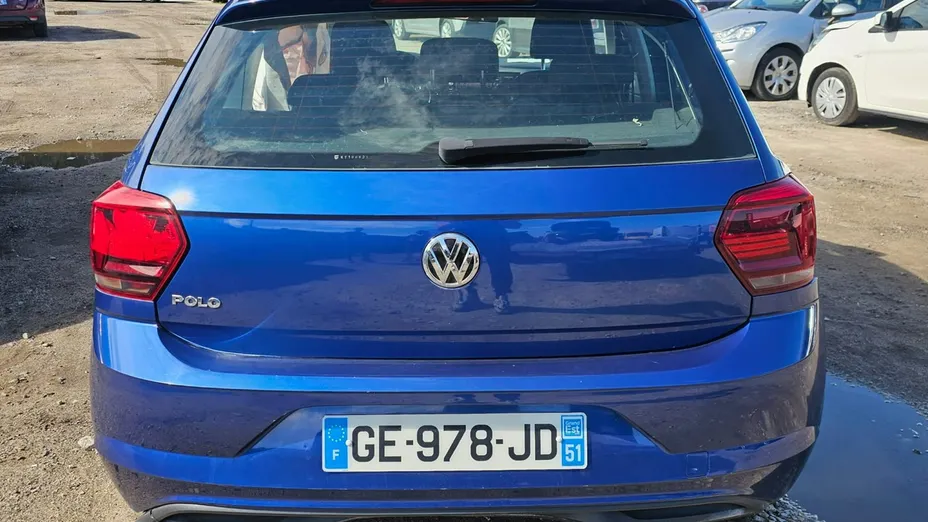 VOLKSWAGEN Polo -