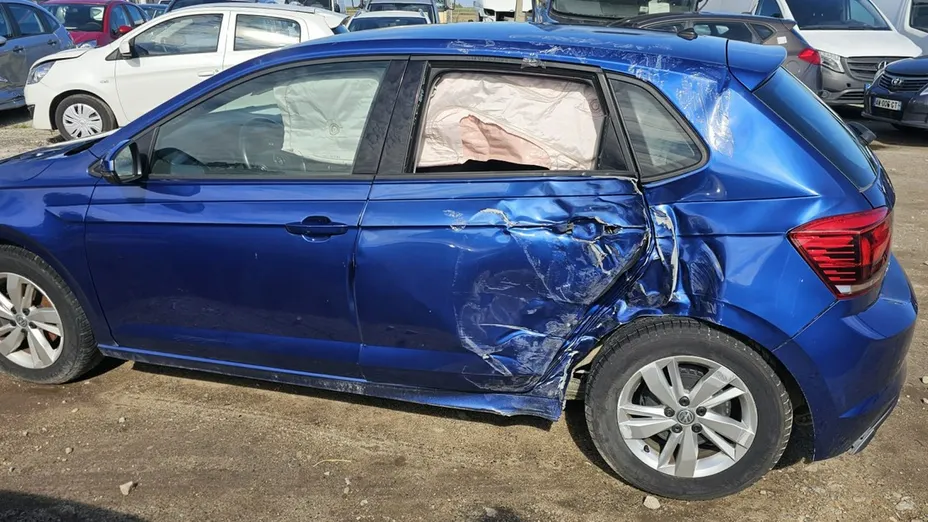 VOLKSWAGEN Polo -