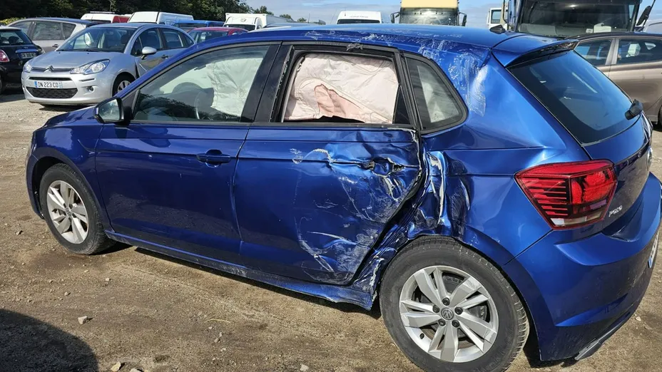 VOLKSWAGEN Polo -