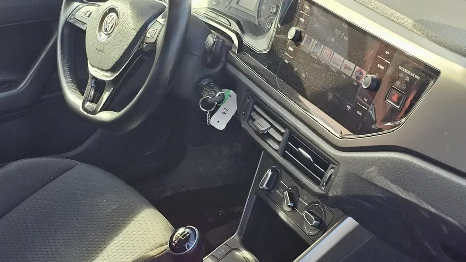 VOLKSWAGEN Polo -