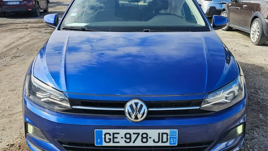 VOLKSWAGEN Polo -