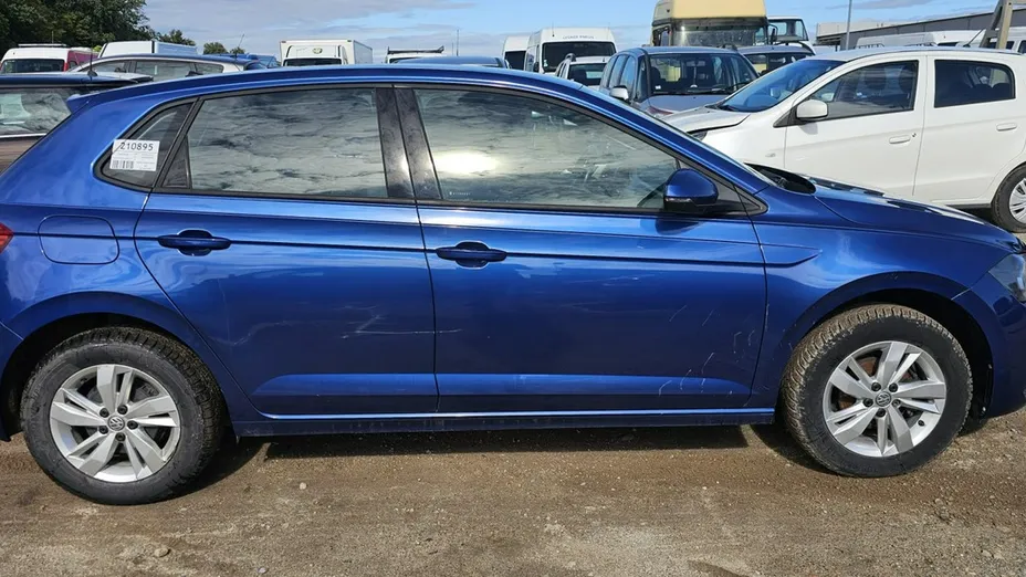 VOLKSWAGEN Polo -