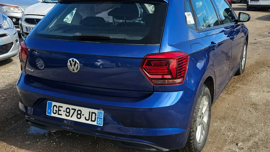 VOLKSWAGEN Polo -