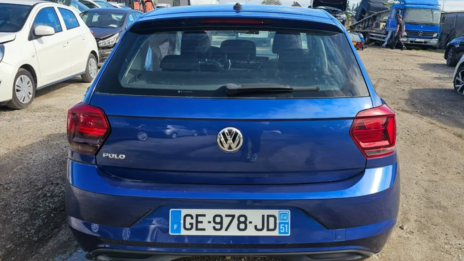 VOLKSWAGEN Polo -