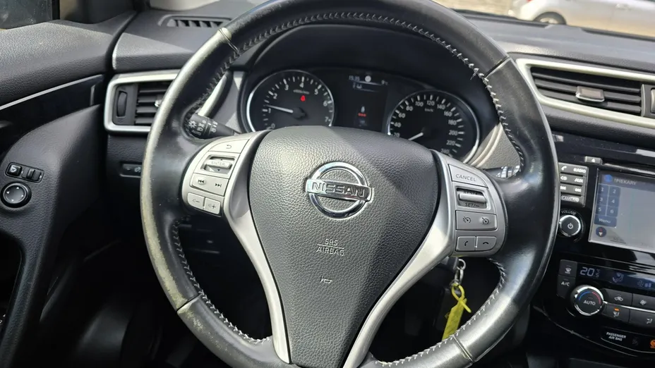 NISSAN Qashqai -
