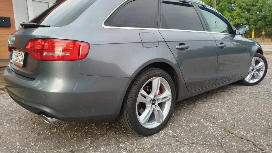 AUDI A4 -