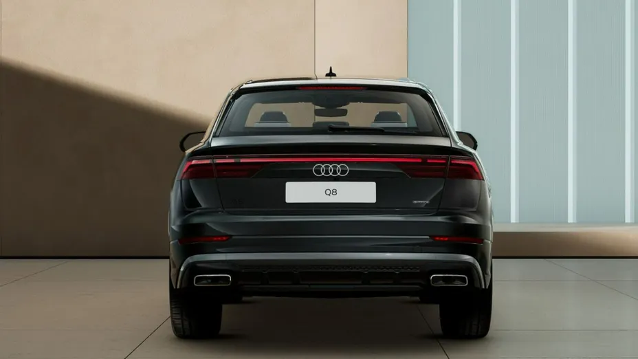 AUDI Q8 -