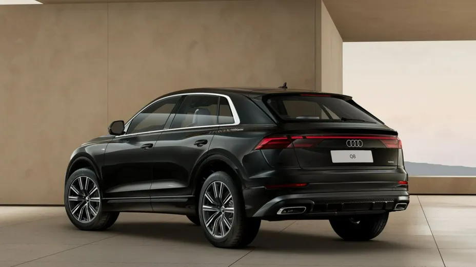 AUDI Q8 -