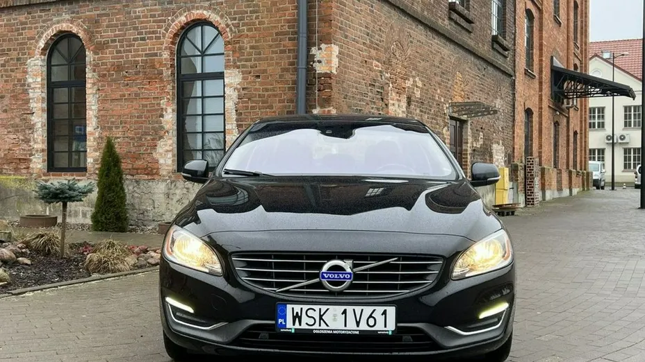 VOLVO S60 -