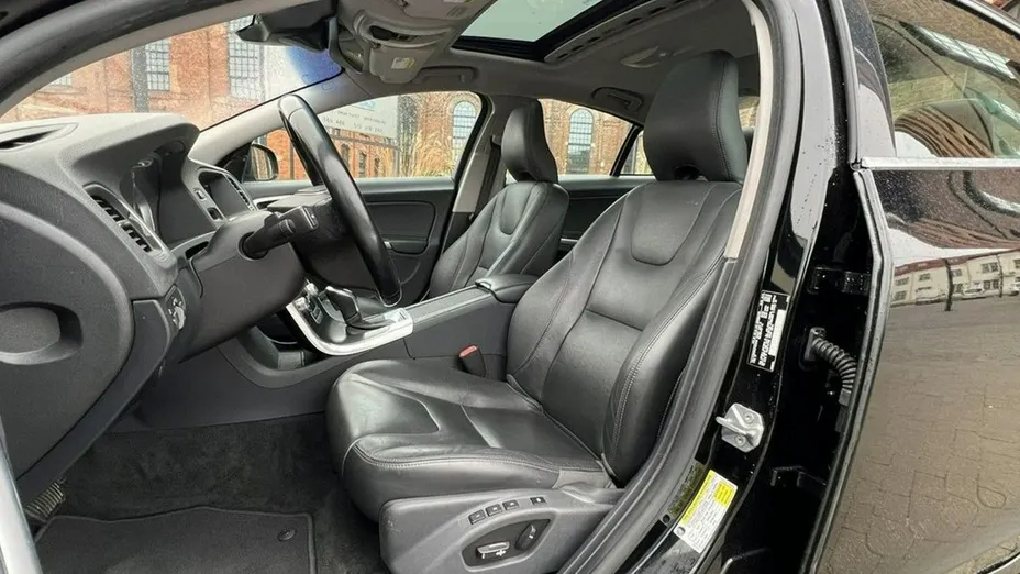 VOLVO S60 -