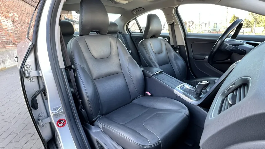 VOLVO S60 -