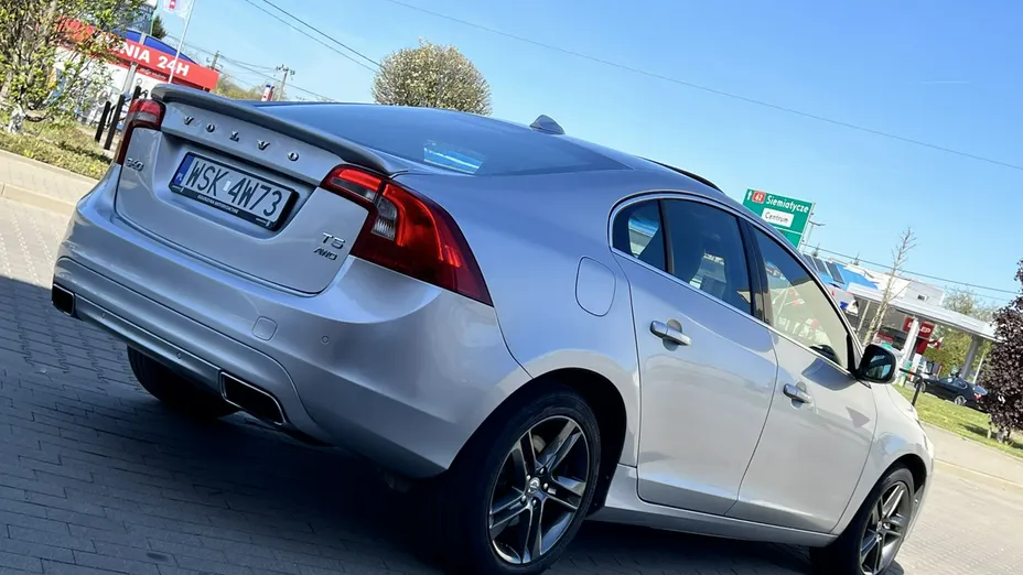 VOLVO S60 -