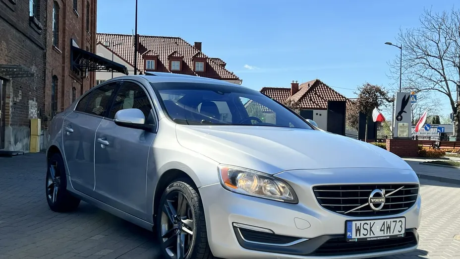 VOLVO S60 -