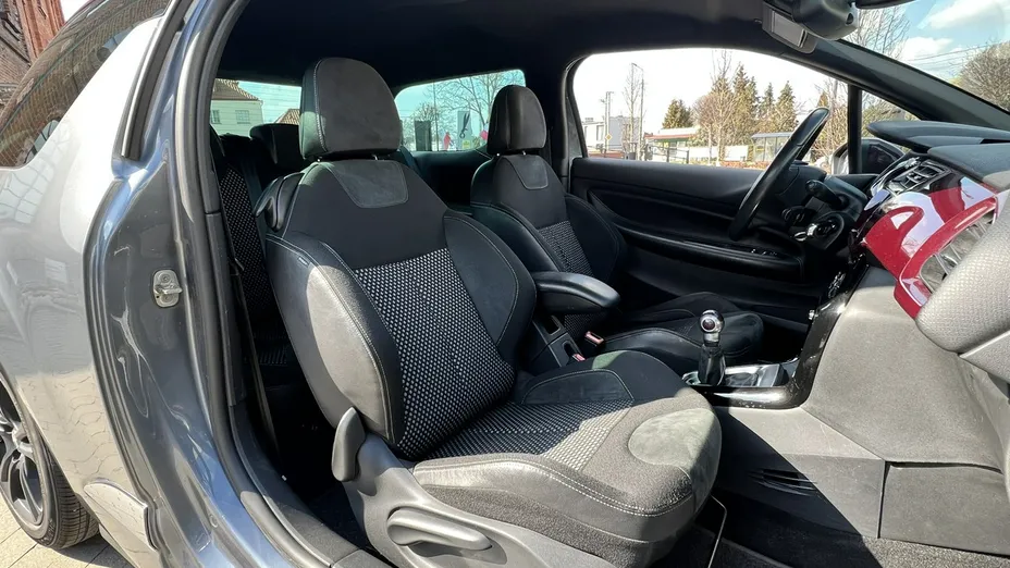 CITROEN DS3 -