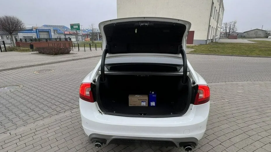 VOLVO S60 -
