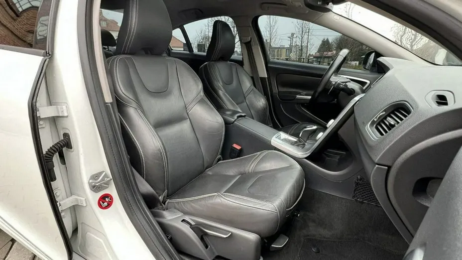 VOLVO S60 -