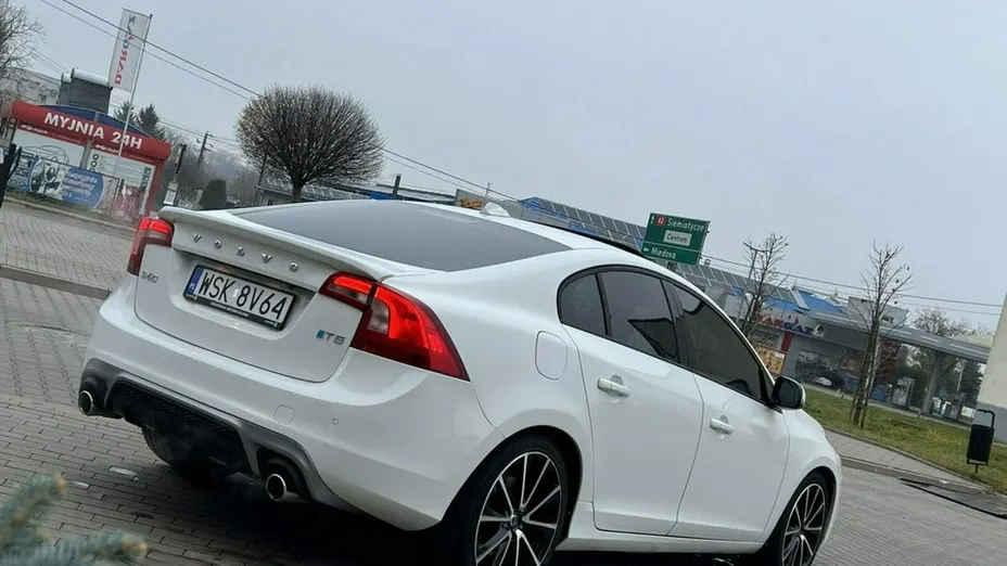 VOLVO S60 -