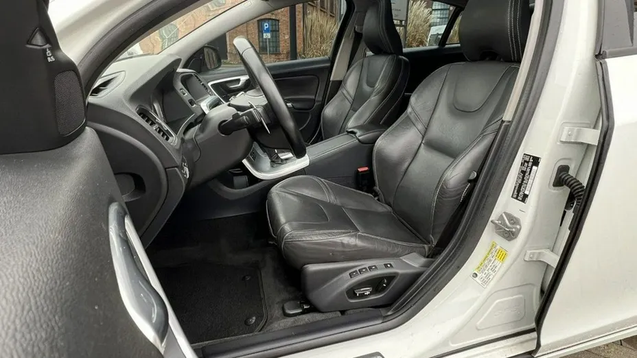 VOLVO S60 -