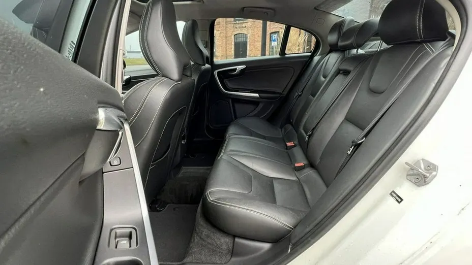 VOLVO S60 -