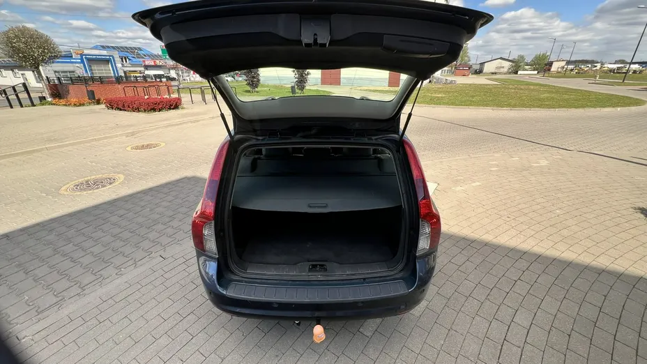 VOLVO V50 -