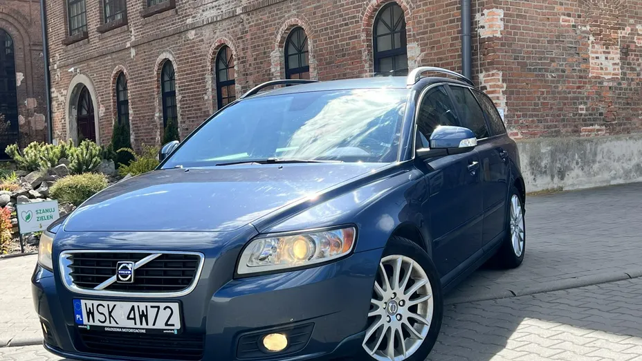 VOLVO V50 -