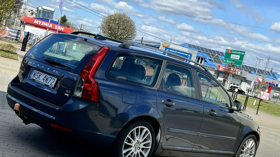 VOLVO V50 -